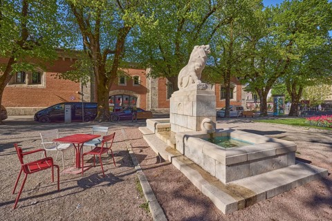 War memorial, public chairs, table, trees, square, blue sky, Unterer Lindenplatz, Bad Reichenhall,
