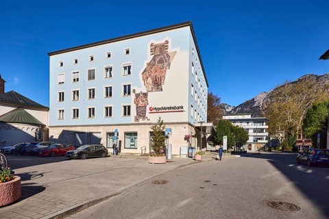 HypoVereinsbank, UniCredit Bank GmbH, residential and commercial building, car park, mountains,