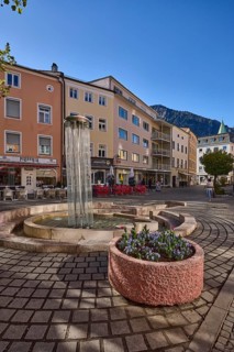 Angererbrunnen, crystal fountain, fountain, pedestrian zone, benches, flower pots, general