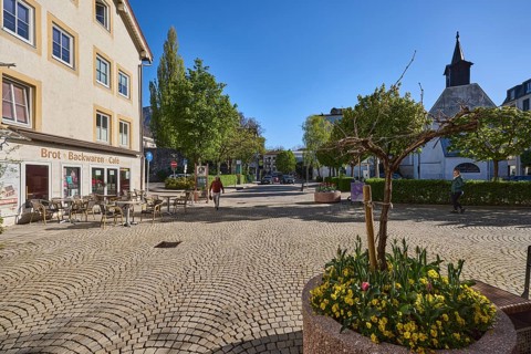 Pedestrian zone, bakery Karl Schweizer, café, bakery, outdoor area, gastronomy, paving stones,