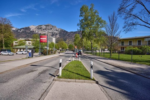 Road, traffic island, trees, lawn, mountain landscape, mountains, discounter, PENNY Markt GmbH,