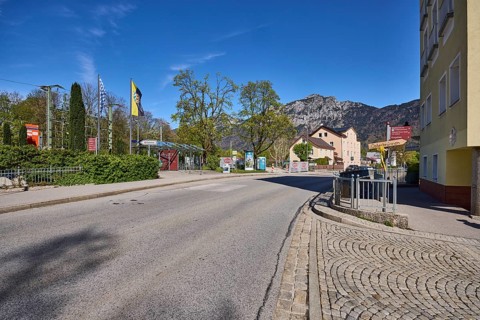 Bad Reichenhall-Kirchberg railway station, streets, general architecture, cobblestones, asphalt,