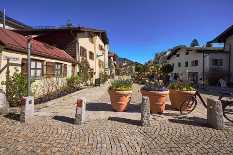 Square, paving stones, sandstone slabs, historic houses, flower pots, bollards, paving stones,