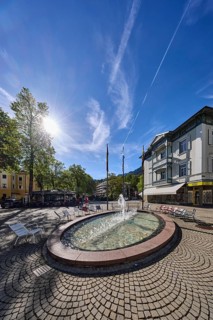 Wisbacherbrunnen, fountain, pedestrian zone, general architecture, cobblestones, public chairs,