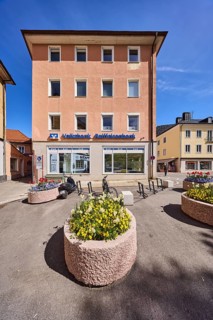 Volksbank Raiffeisenbank Oberbayern Südost eG - Branch Bad Reichenhall, flower pot, building,