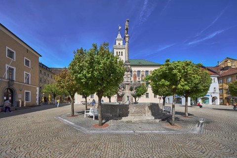 Wittelsbacherbrunnen, fountain, square, cobblestones, general architecture, historic town hall,