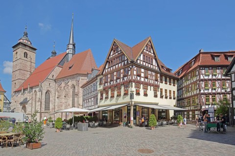 Late Gothic St George's Church and half-timbered houses with pedestrians, Altmarkt, Schmalkalden,