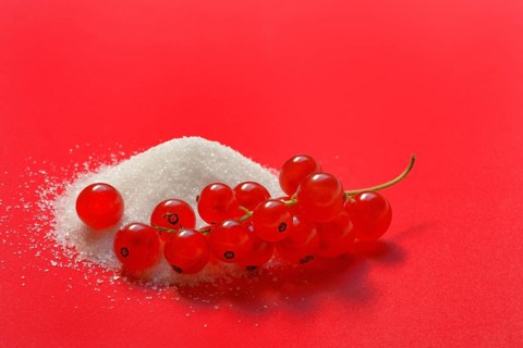 Redcurrants and piles of sugar