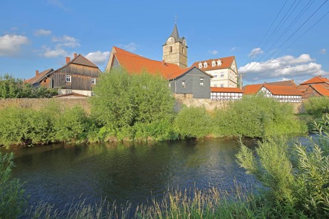 St Bartholomew's Church and Werra, bank, houses, idyll, Themar, cobblestone, Thuringia, Germany