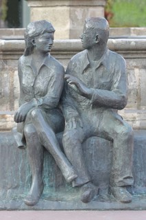 Bronze sculpture at the market fountain, modern art, male figure, female figure, couple, sitting,