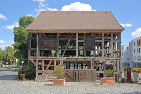 Tanner's barn, empty half-timbered house, half-timbered, scaffolding, barn, shell, without, no,