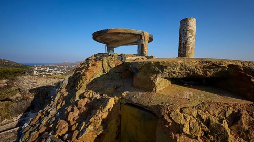 An old, dilapidated concrete building on a hill with a sea backdrop, Lost Place, Lago anti-aircraft