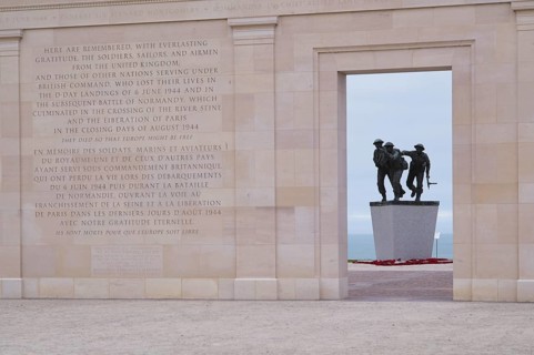 Three fighting soldiers, sculpture, British Normandy Memorial, war memorial, Ver-sur-Mer, D-Day,