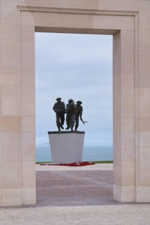 Three fighting soldiers, sculpture, British Normandy Memorial, war memorial, Ver-sur-Mer, D-Day,