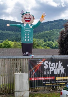 Moving advertising figure, with beer glass, for the shooting festival of the Schützenverein