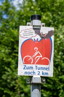 Logo cycle path Sauerlandring, reference to the Fledermaustunnel, an 84 km long circular cycle path