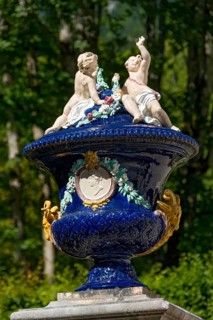 Vase with putti, ornamental vessel made of glazed ceramic in the Rococo style, west parterre,