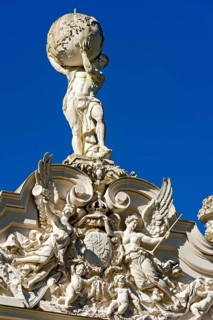 Façade with angel figures, putti around the Bavarian coat of arms, statue of Atlas with the vault