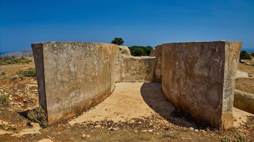 Small concrete structure with vegetation and clear sky in an arid landscape, Lost Place, Air