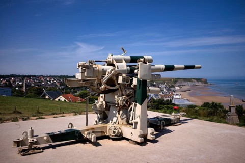 German 8, 8 cm gun, cannon, anti-aircraft gun, behind it Phoenix Caissons, caissons, concrete