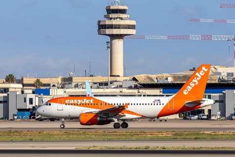 An EasyJet Europe Airbus A319 aircraft with the registration number OE-LQE at Palma de Majorca