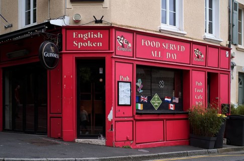 English pub, café, British pub, red, English Spoken, sign, Guinness, old town, Bayeux, Normandy,