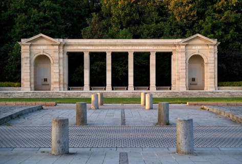 Bayeux Mémorial, memorial in honour of the missing soldiers, British and German military cemetery,