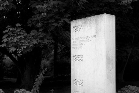 1954 War reporter Robert Capa, actually Endre Erno Friedman, stele at the Mémorial des Réporters,