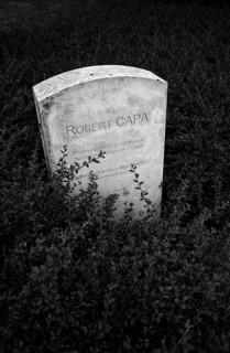Separate memorial stone for war reporter Robert Capa, actually André Endre Erno Friedman, Mémorial