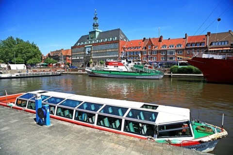 Harbour roundel, Ratsdelft, museum cruiser Georg Breusing, town hall, Emden, Germany