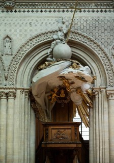 Interior view, angel on pulpit, holding a golden sword, Cathédrale Notre-Dame de Bayeux, Bayeux,