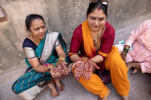 Indian woman show hands painted with henna, Mehrangarh or Meherangarh Fort, Jodhpur, Rajasthan,