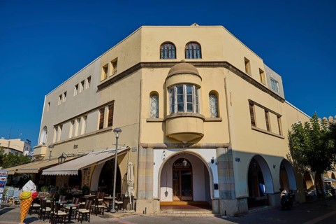 Town hall, backside, yellow historical building with arched windows, outside tables and chairs,
