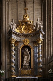 Interior view, statue of St Joseph, altarpiece by Jean-Baptiste Dupuis, Cathédrale Notre-Dame