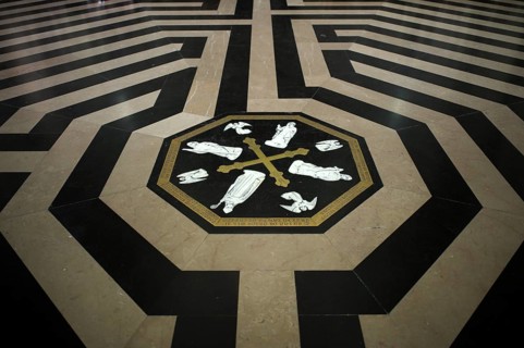 Interior view, floor labyrinth, commemorative plaque in honour of the builders and master builders