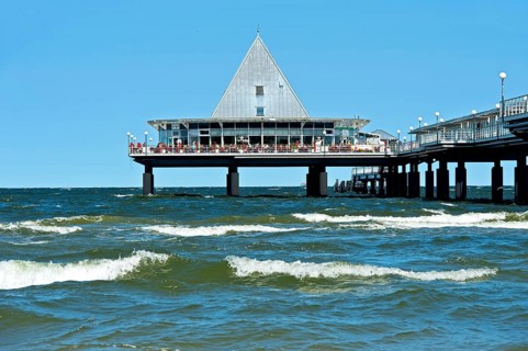 Heringsdorf pier, Ostseeheilbad Heringsdorf, Usedom Island, Mecklenburg-Vorpommern, Germany