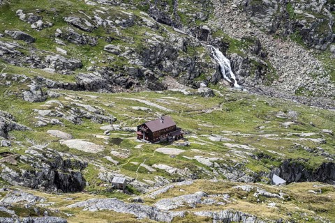 Elberfelderhütte mountain hut in the upper Gössnitztal valley, Wiener Höhenweg, Schober group, Hohe