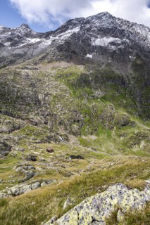 Elberfelderhütte mountain hut in the upper Gössnitztal valley, Wiener Höhenweg, Schober group, Hohe