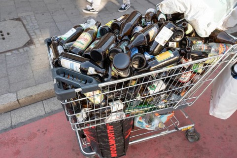 Shopping trolley overflowing with empty beer bottles on the mountain, Erlanger Bergkirchweih,