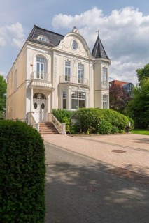 Living in the Schwachhausen district, façade of a Wilhelminian style villa with corner tower,