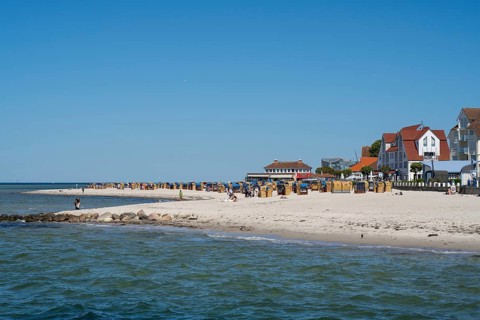 Beach chairs on sandy beach, building, Laboe, Baltic seaside resort, fjord, Baltic Sea, North