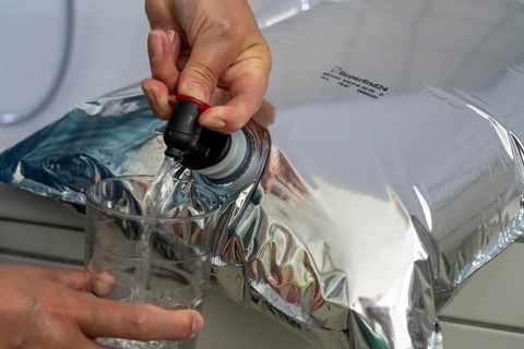 Tapping water from a 10 litre water bag, for storing drinking water at home, as an emergency