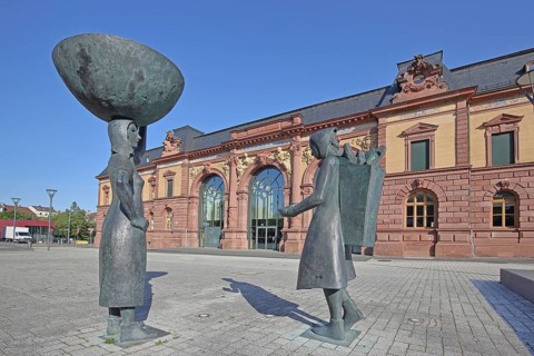 Old Post Office built in 1893 Neo-Renaissance and sculpture Shoe Carrier by Martin Schöneich 2015,