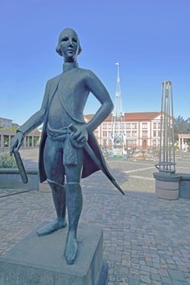 Monument to Landgrave Ludwig IX of Hesse-Darmstadt and city founder, nobleman with sword, bronze