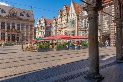 Market square, building of the Bremen Chamber of Commerce and the Chamber of Industry and Commerce