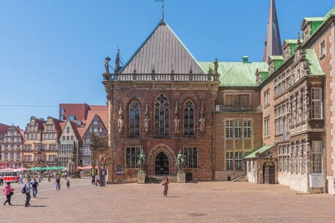Market square with Old and New Town Hall, Heralds, Equestrian statue in front of the east portal of