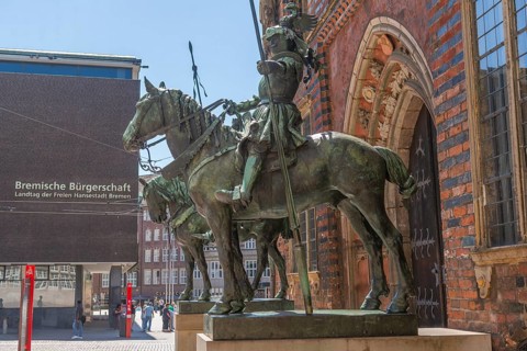 Heralds, equestrian statue at the east portal of the Old Town Hall, armoured rider with lance and