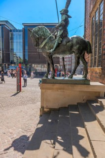 Heralds, equestrian statue at the east portal of the Old Town Hall, armoured rider with lance and