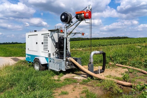 Mobile pump for artificial irrigation with a sprinkler system in a field where sugar beet is grown,