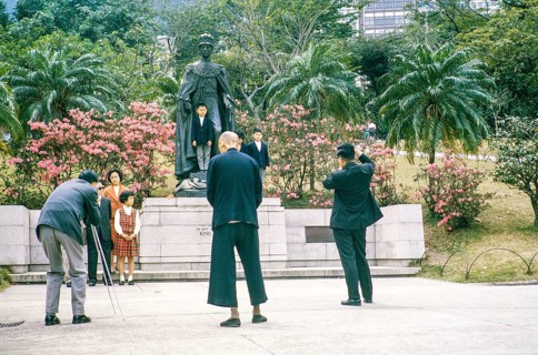 Sunday outings family photo, Mid Levels, Botanical Gardens, Hong Kong, Asia, 1964 children pose by